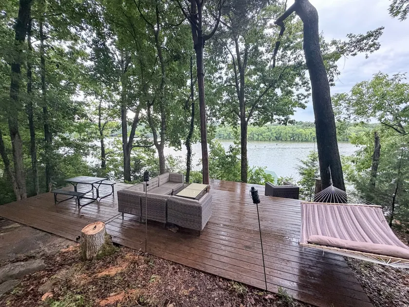 Lake front home w/ kayaks & canoe - Image 1