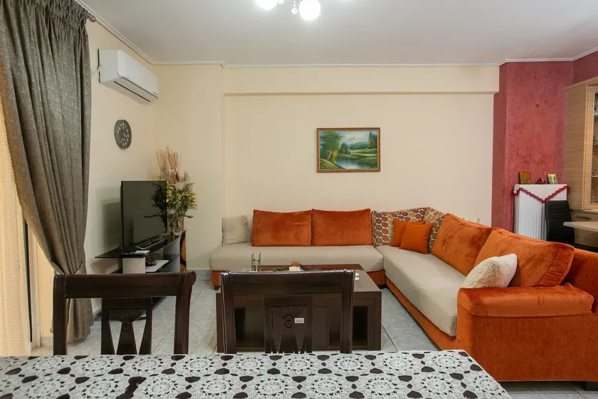 Cosy Apartment in Keratsini - Image 1