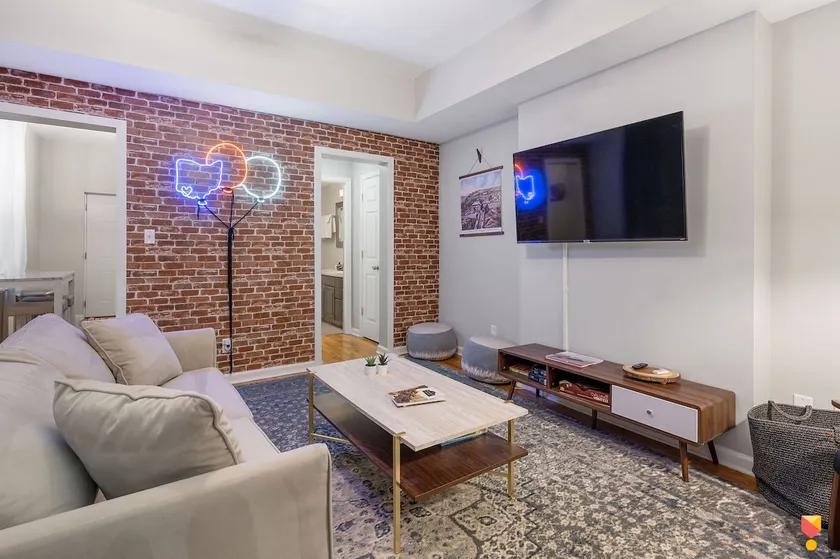 Chic Apt with Private Deck and Parking - Image 1