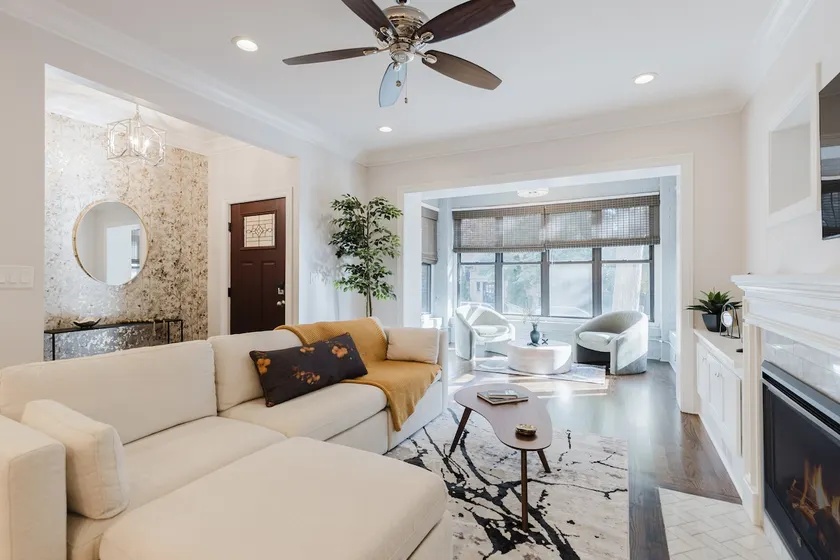Elegant Rogers Park Home for 8 guest w/parking - Image 1
