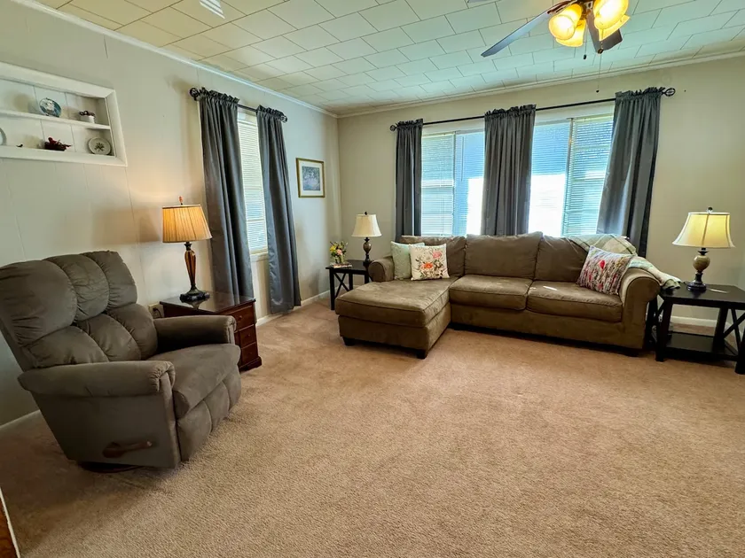 Sweet’s Paris Place • clean, cozy & affordable - Image 1