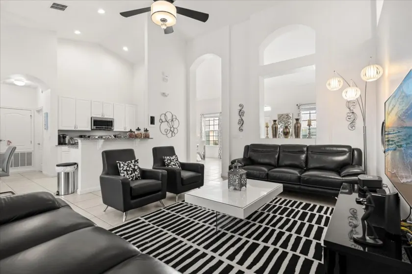 4 Bedrooms 3 Bathrooms Solterra 4083 Od - Image 1