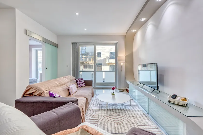 Silhouette by Solea – Contemporary Living - Image 1