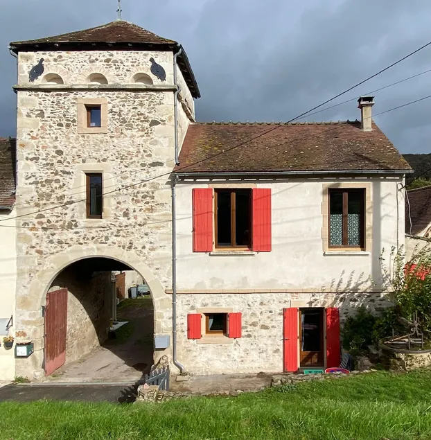Atypical house of 110 m2 and dovecote in Hérisson - Image 1