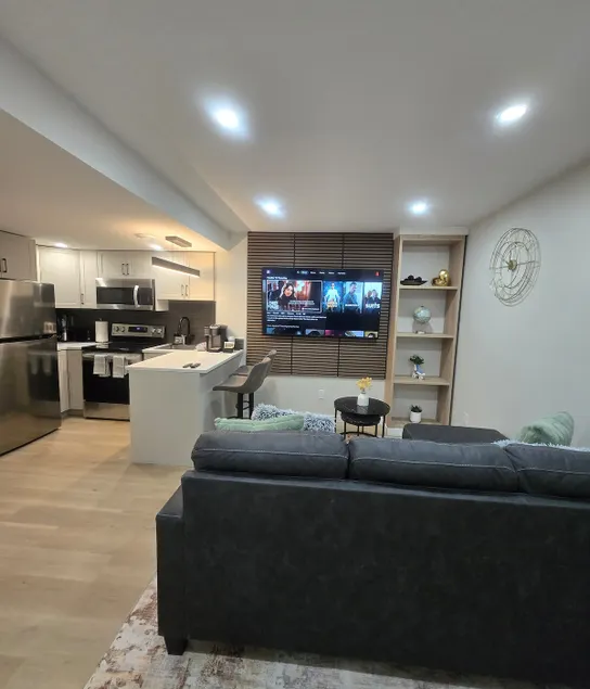 Rhote's Luxury Suite - Image 1