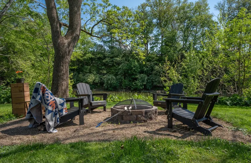 Pennside Getaway | Firepit, Creek Access - Image 1