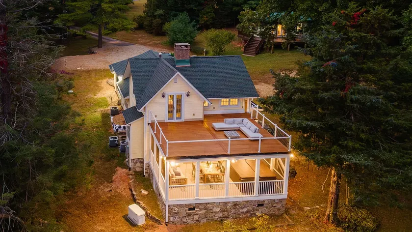 Fin & Fig | Mountain Views + Hot Tub - Image 1