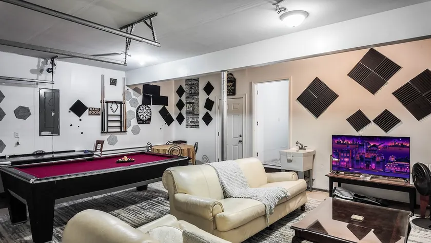 Minutes to Kalahari - 4 Bedrooms - Game Room - Image 1