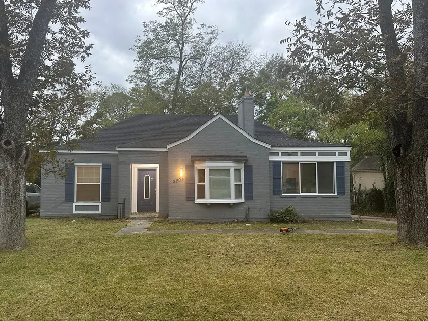 Newly Renovated 3BR/2BA. Sleeps 8. Near Downtown. - Image 1