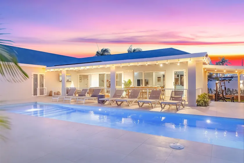 Dream 4BRVilla~Large Pool~Close2Beach~BBQ~Golf~Gym - Image 1