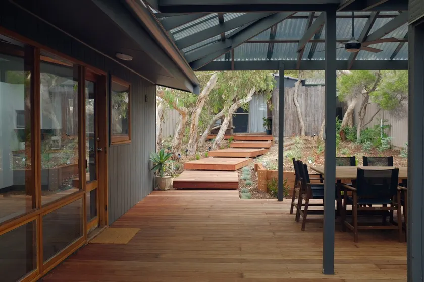 Family Beach House Walk to Aldinga Beach - Image 1