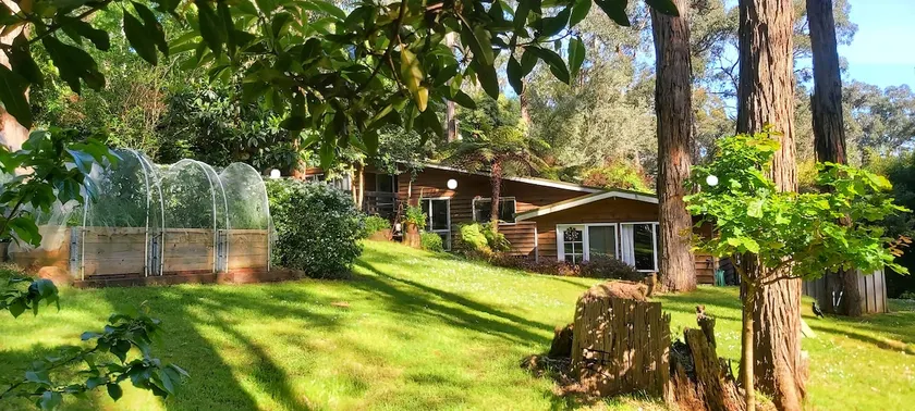 1/2 House in Selby near Puffing Billy - Image 1