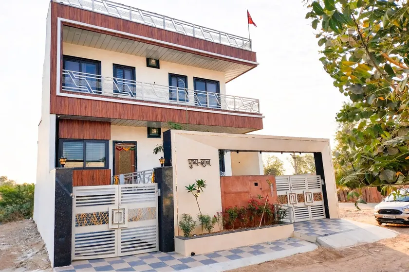 3 BHK Pushp-Raj 2400ft² : Rooftop+ Garden+ Parking - Image 1