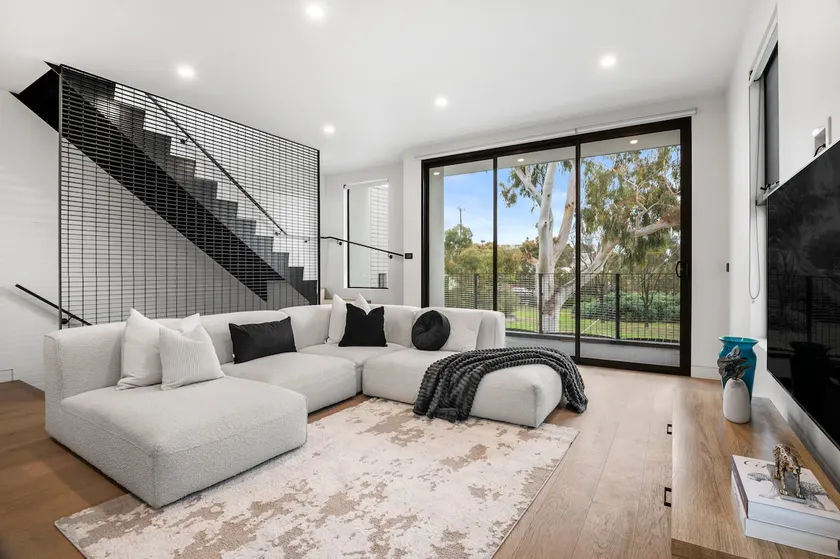 Luxury 3BR w Rooftop Spacious & Modern Sleeps 8 - Image 1