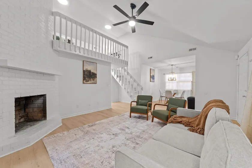 Townhome 5 Min from ECU – Sleeps up to 8 - Image 1
