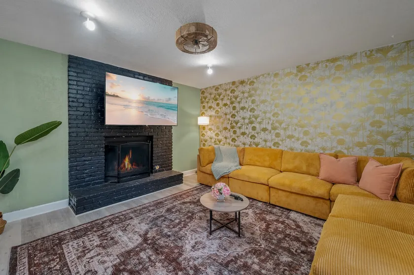 Family Retreat with Game Room and Fireplace - Image 1