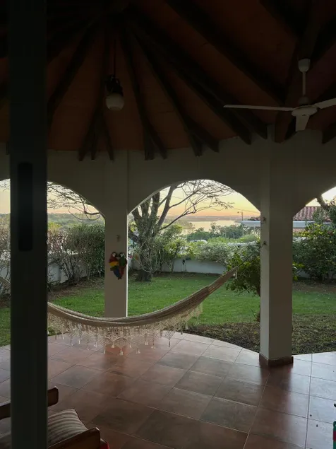 Beautiful house in a condominium with lake view - Image 1