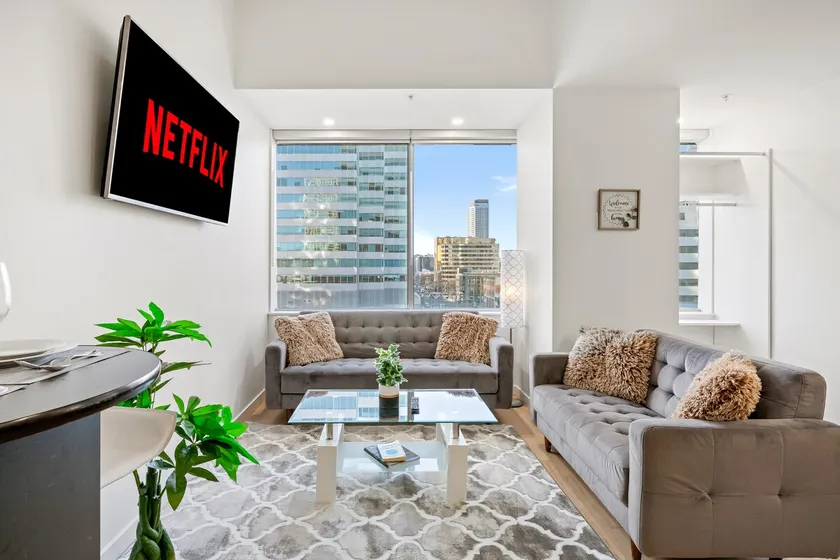 Luxe 2BR Suite | Central YEG Free UGPrkg - Image 1