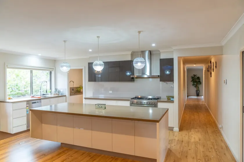 Spacious 4BR House by 24/7 Café & IGA in Ballarat - Image 1