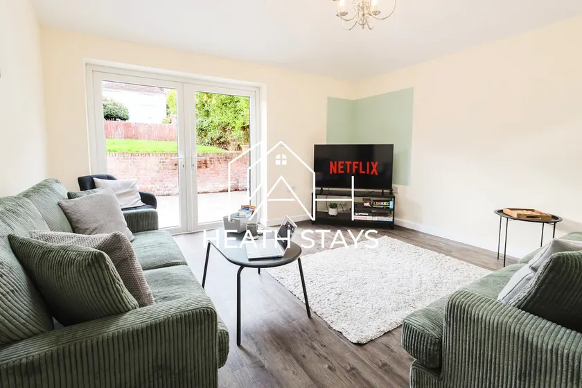 5BR | 3BA | Ideal for Groups, Free Parking, Wi-Fi - Image 1