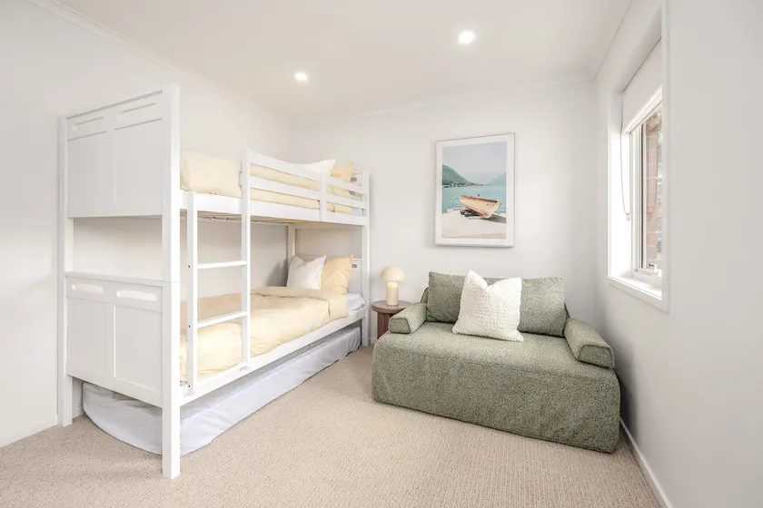 5 min walk to beach, 5 min drive to shops - Image 1