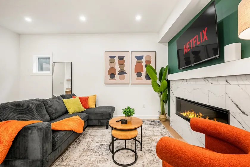 Modern 3BR 7 mins Downtown | Sleeps 7 |Family Stay - Image 1