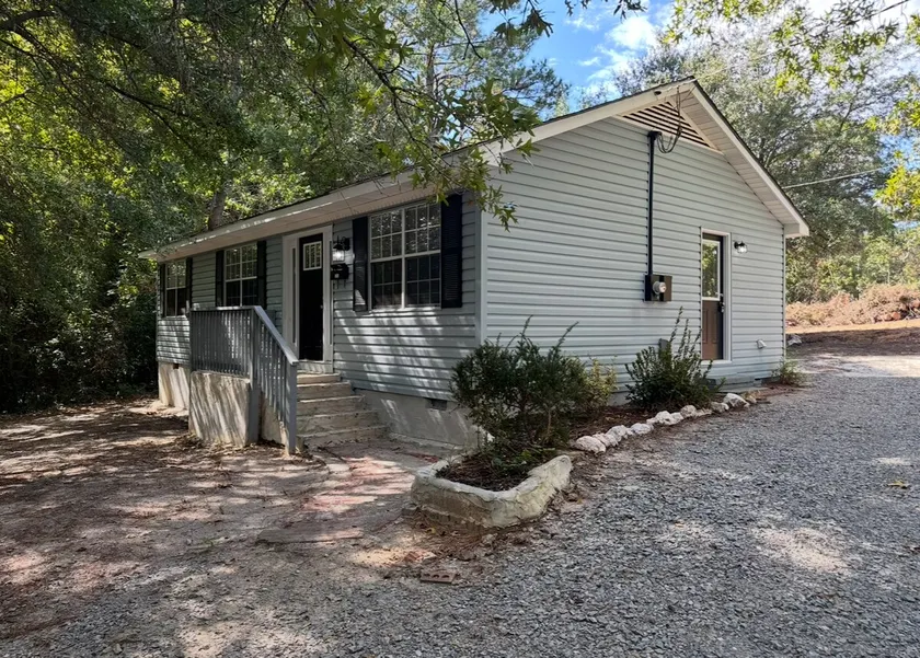 Minimalist Retreat near the Greens - Image 1