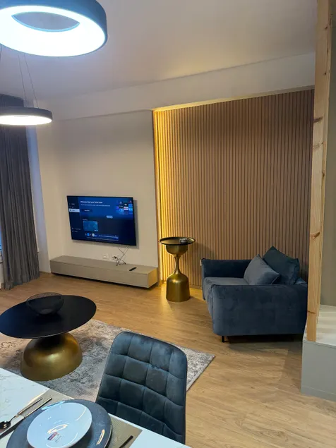 AM10 Luxury Apartment 1 - Image 1