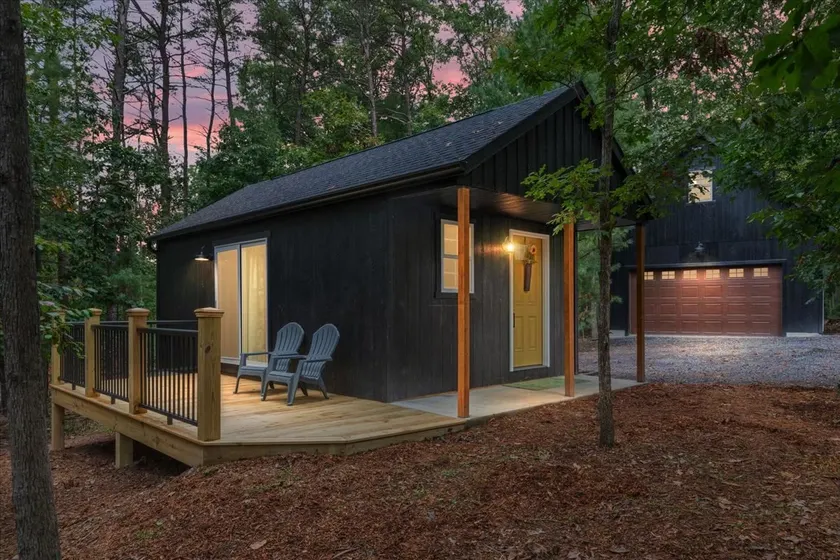 Avery Pines Cottage - Image 1
