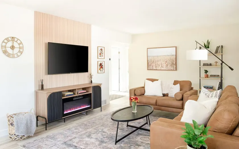 Modern 4BR Retreat - Sauna, Arcade & Fire Pit - Image 1