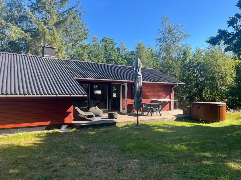Renovated cottage with spa, sauna, beach, forest - Image 1
