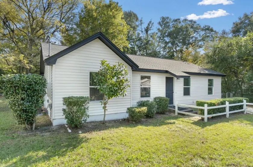 Charming Crestview Stay 4 Bedrooms, Prime Location - Image 1