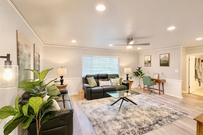 Cozy Recliner Retreat, Downtown home, Quiet area - Image 1