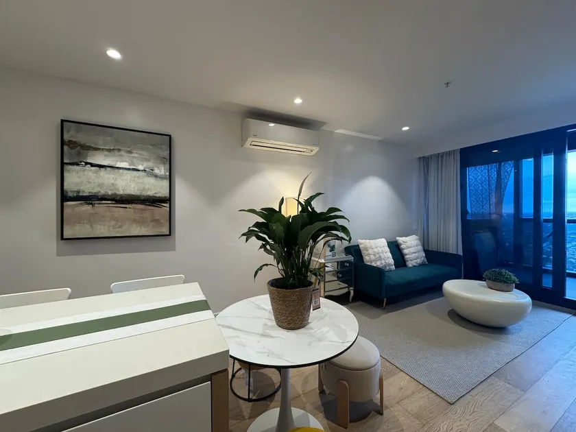 Box Hill luxury 30th floor apartment &car parking. - Image 1