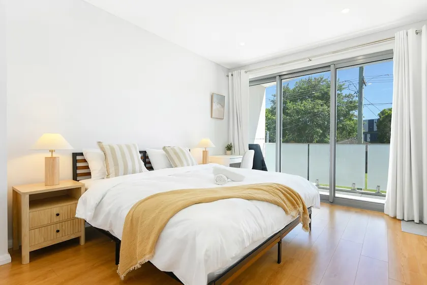 Riverwood 2-Storey 3Br with Central AC & parking - Image 1