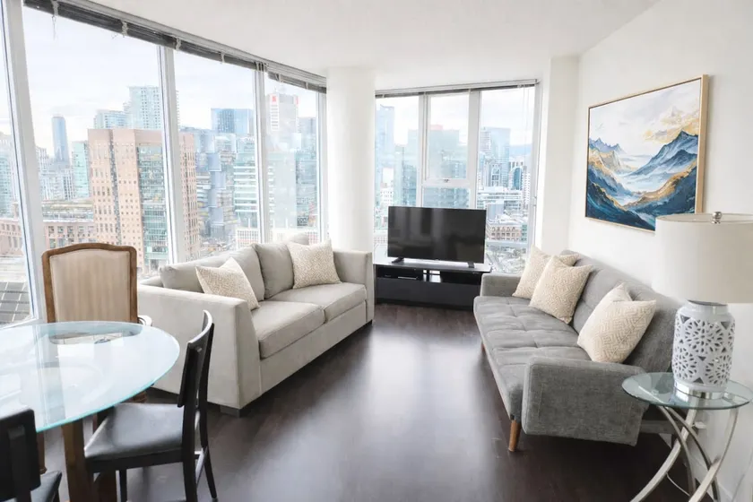 8 Urban Stay downtown Vancouver - Image 1