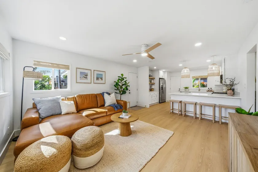Walk-to-beach Bungalow with Game Room - Image 1