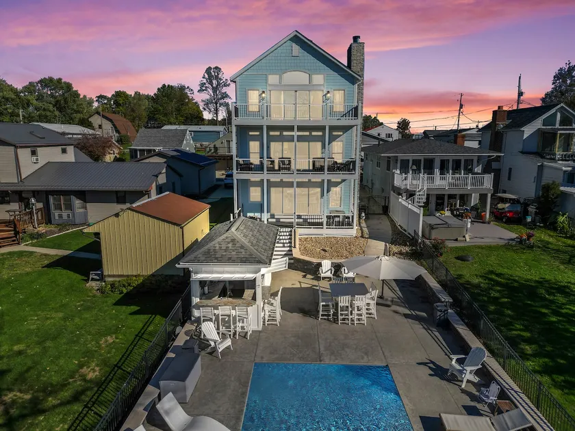 Lakefront 6BR w/ Heated Pool, Fire-pit & Boat Slip - Image 1