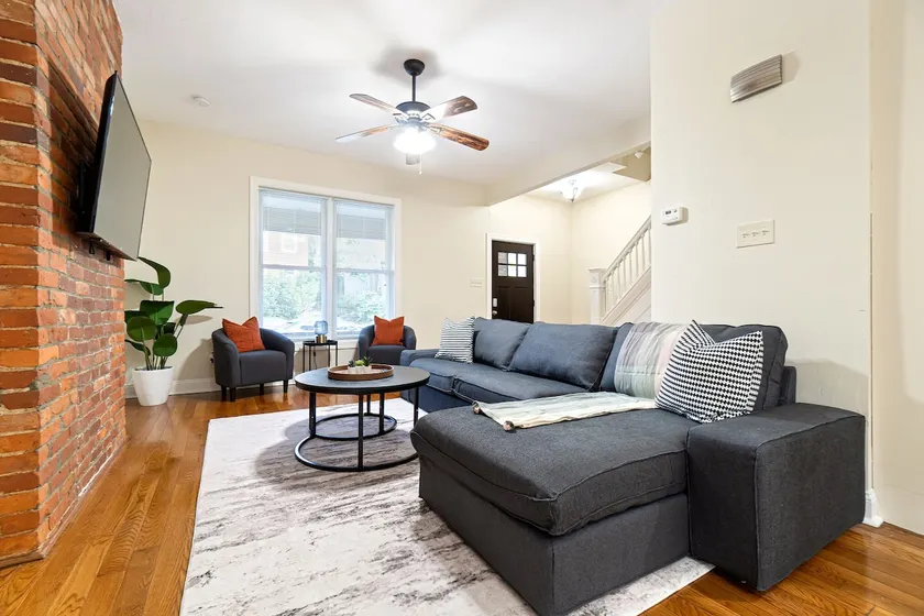 Lloyd House | 5 Kings | Sleeps 12 | Point Breeze - Image 1