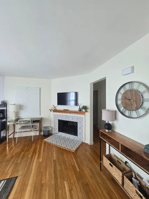 Cozy Private Suite Near Train to NYC - Image 1