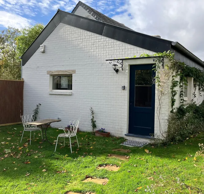 The Pavilion, a small peaceful haven in Céroux-Mousty - Image 1