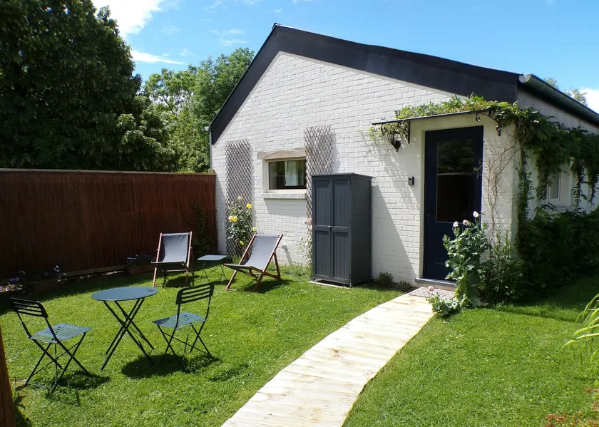 The Pavilion, a small peaceful haven in Céroux-Mousty - Image 1