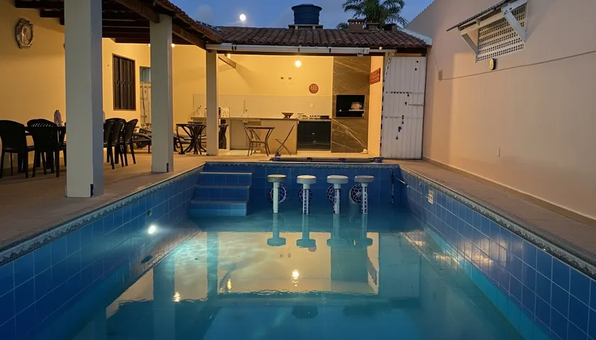 Swimming pool, 4 suites and comfort next to the beach. - Image 1