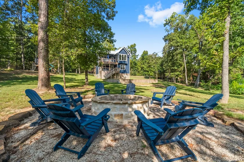 Peaceful Lakeside Retreat (Family & Pet Friendly) - Image 1