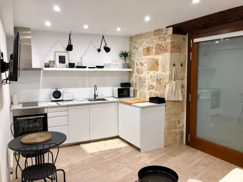 Exclusive apartment next to the University and Cathedral - Image 1