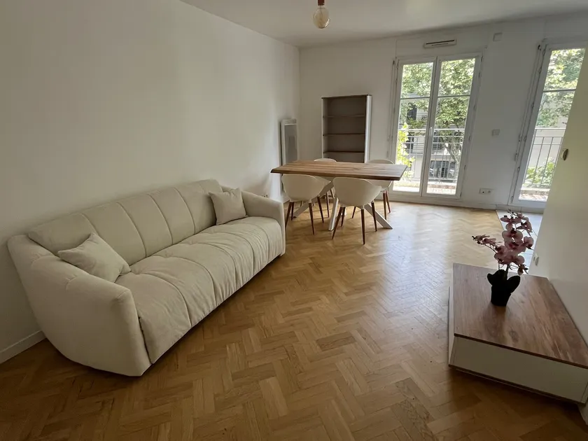 Apartment - 25' Eiffel Tower & 10' Versailles Castle - Image 1