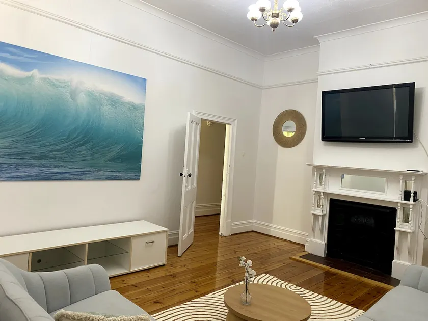 Charmer - Large 3BR, Beach & Parking - Image 1