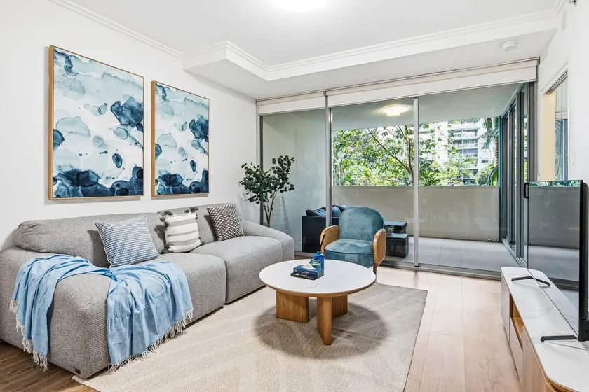 Modern Luxe Urban Comfort in Central Green Heart - Image 1