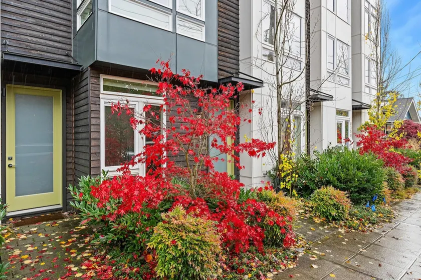 Modern 3bd Townhome w/ Roof Top Deck by Downtown - Image 1