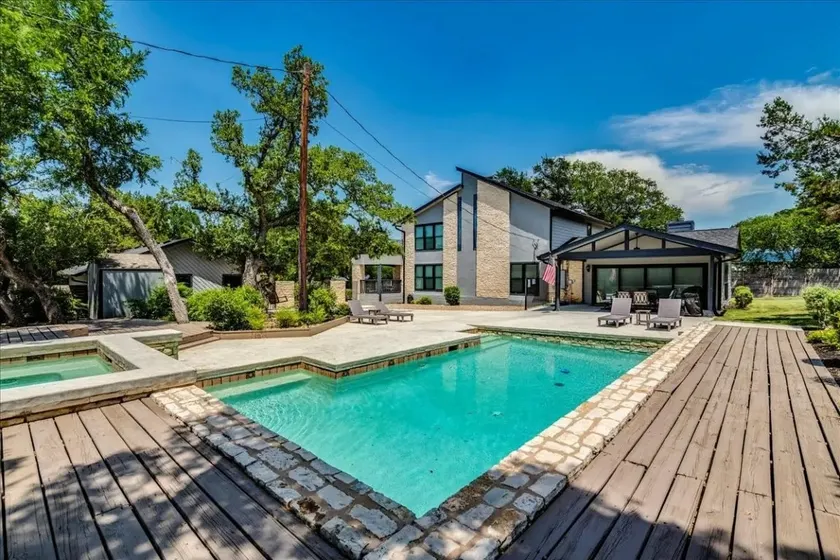 Hill Country Escape 5BR Sleeps 12 Pool Hot Tub - Image 1
